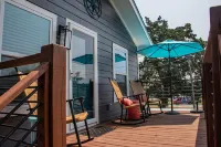 Trendy Loft w/ Energetic Outdoors - 5 min from the beach and pet friendly!