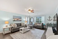 Salt & Light - 1st Floor 3BR unit in True Blue