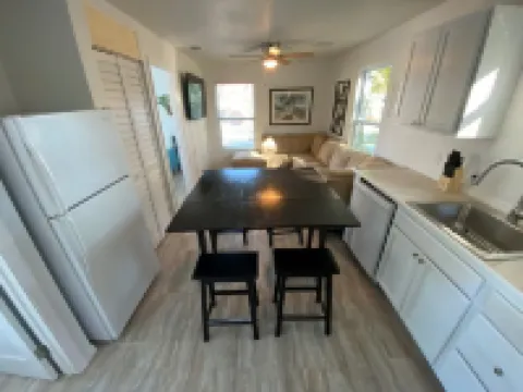 Bradenton duplex near downtown Pier, Harbor, Riverwalk & beaches.  Pet friendly!