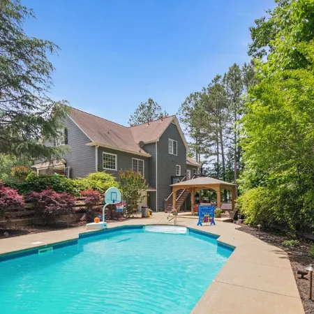 Cozy Private Basement w/ Pool & Workout