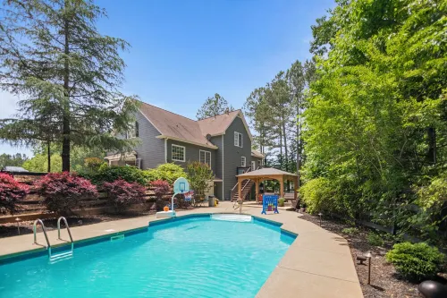 Cozy Private Basement w/ Pool & Workout