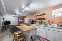 Cozy & Colorful garden unit in Logan Square Các khách sạn ở 