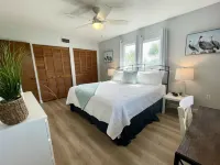 Family & Friends Retreat - 50 Steps to Uncrowded Beach w/ 4 King Beds & 4 Baths