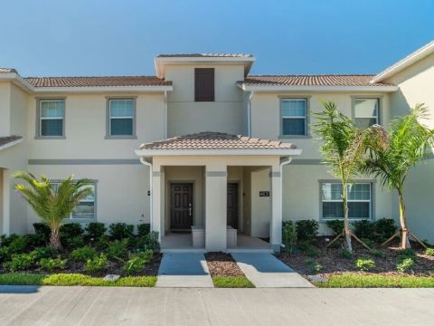 PRIVATE POOL/FREE RESORT ACCESS/CLOSE TO DISNEY/CLOSE TO RESTURANTS/MODERN STYLE