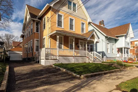 Renovated 3BR Apt / Easy Check-In / FamilyFriendly