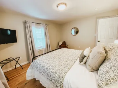 Charming apartment 7 minute walk to downtown Hotels near Stop & Shop