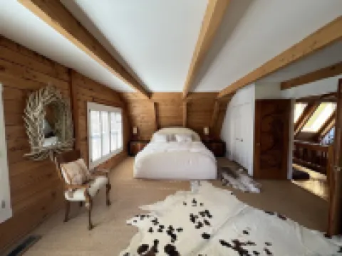 Sleeps 30!! 2 Cabins, 10 Bedrooms, 3 Kitchens, Hot Tub, Fireplaces, Game Rooms