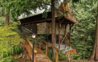 Private 2Br Creekside Chalet w/ Wood Stove!