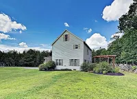 Maine Village Properties 5 AC units, sleeps 16 and HOT TUB Hotels near North Of The Border