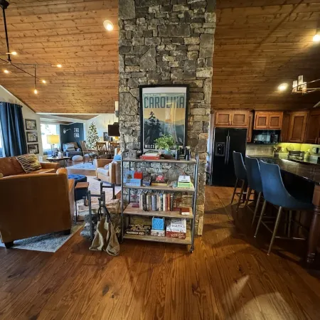 Flat Mountain Estates with long range views and beautiful decor
