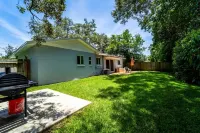 USF Hideaway – Steps from USF & Moffitt, Pet-Friendly 3Br Home with Backyard