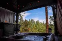 Modern Tiny House in the Woods w/Hot Tub