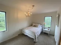 Vineyard Carriage House with High Speed Internet. Hotels in Greene County