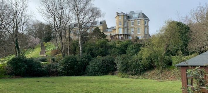 2 Bed Apartment The Priory - Panoramic Sea View Hotels in Shanklin