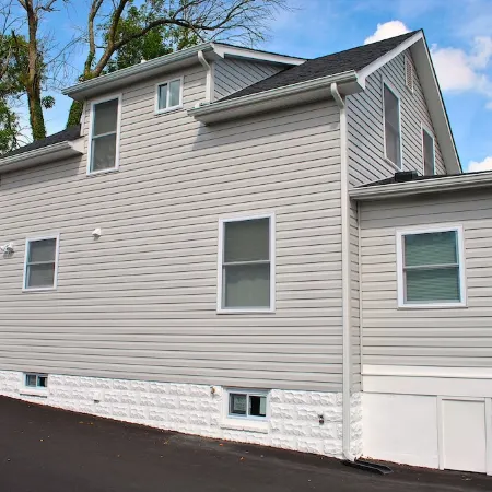 Stylish 4-bedroom whole house with plenty of parking