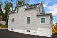 Stylish 4-bedroom whole house with plenty of parking
