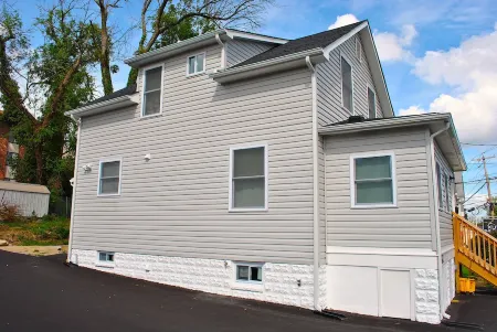 Stylish 4-bedroom whole house with plenty of parking