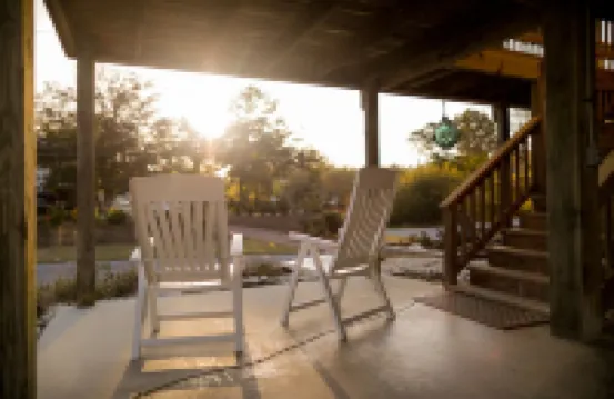 Family beach cottage poised between the ocean, hiking, biking, eateries & shops