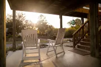 Family beach cottage poised between the ocean, hiking, biking, eateries & shops