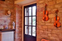 Ancient rock house with garden,situated in the centre,with view of Umbria Hotels in Corciano