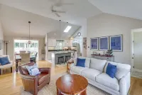 Coastal Cape Cod 3 bedroom close to the beach, bike path & ponds!