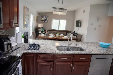 Family Friendly Getaway ,Private Pool, Game Room, Fast Wi-Fi & Pet Friendly