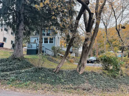 Quiet renovated cottage by Seabreeze