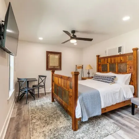 Charming guest studio in the heart of Liberty Hill