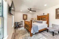 Charming guest studio in the heart of Liberty Hill Hotels in Liberty Hill