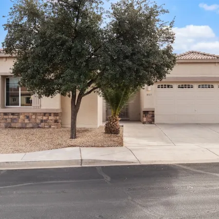 Beautiful 5-Bedroom Home in Surprise with Big Backyard Close to Spring Training