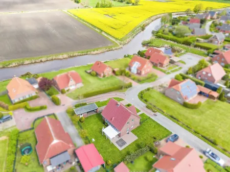 Vacation home invites you and your dogs to relax!