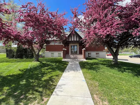 Modern Apartment in Carnegie Lofts--Pet Friendly!