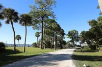 Eagle Nest Apartment-Walk to downtown & the water! New heated POOL January 2024!