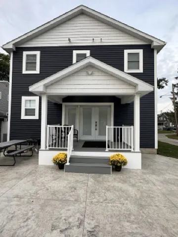 Lakefront home. Beach & park access. 8 miles to Cedar Point. 4 bedrooms 3 baths.