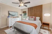 Spacious Getaway w/Fast WiFi, Chef’s Kitchen for 8+