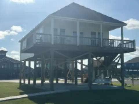 Beautiful camp in Angler Bay! Come enjoy the best of Hackberry. Hotels in Hackberry