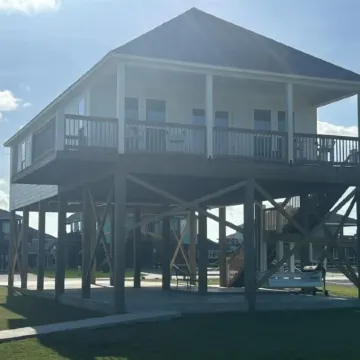 Beautiful camp in Angler Bay! Come enjoy the best of Hackberry.