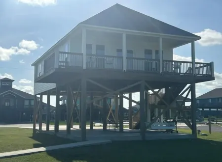 Beautiful camp in Angler Bay! Come enjoy the best of Hackberry. Отели в г. Хакберри