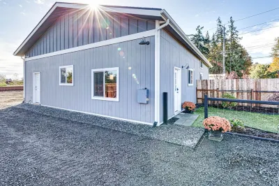 Cozy Cottage Retreat – Private Yard, Sunset Views & Peninsula Access