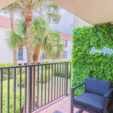 Breezy Beachside Property: Beach Views, Heated Pool, Pickleball & Kid Friendly!