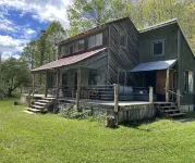 Secluded River access , restored farmhouse along Dry Fork River