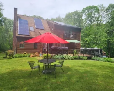 Unique Private 4 Acre Retreat-  Beaches, Mystic, Wineries, Casino and Waterpark! ノース・ストーニントンのホテル