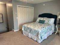 Saltwater Pool-Hottub-4 Br 3 BA-King Beds-7 Miles to the Beach!