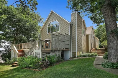 SPACIOUS and Stylish Lakefront Retreat, Views, Fireworks!, Fire pit