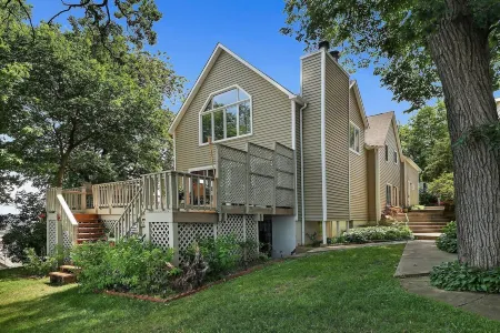 Spacious and Stylish Lakefront Retreat, Stunning Views, Firepit!