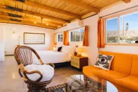 The Mallow House Secluded Mid-Century Ranch with Desert Views near Joshua Tree
