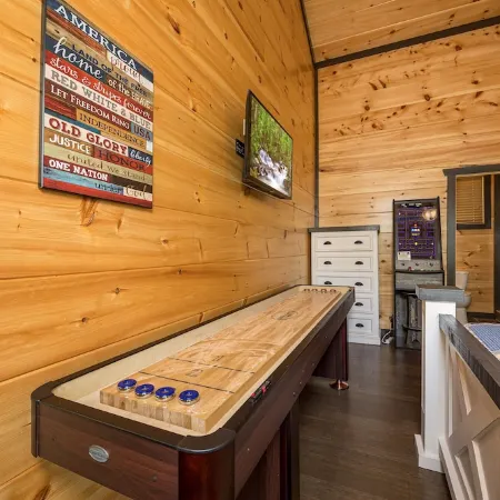 Great Location-1 Mile to Parkway/Hot Tub/Chiminea Fire Pit/Games