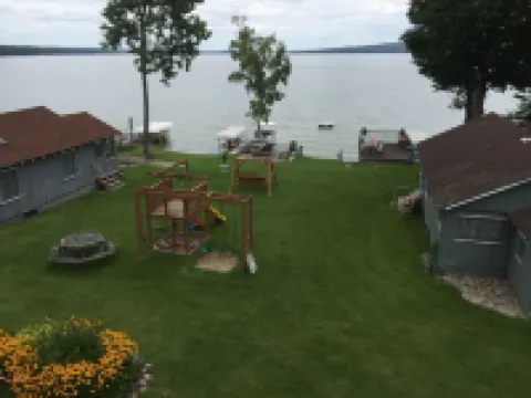 Beautiful Hubbard Lake Waterfront Cottage #2