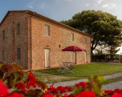 Il Cavaliere - tuscan farmhouse with pool on the wine road of Montecarlo-Lucca 蒙特卡洛酒店