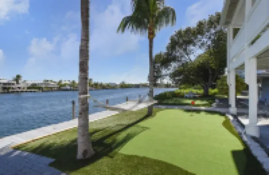 Waterfront Home, 200ft Dock, Gulf Access, Kayaks, Bicycles, Mini Golf, Game Room